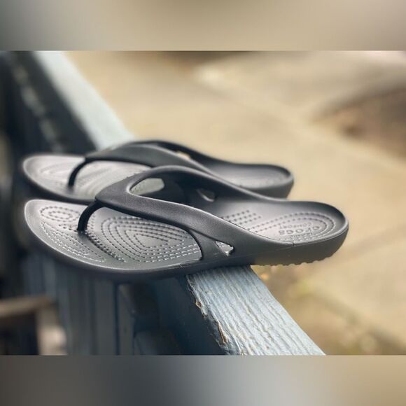 Crocs Women's Kadie II Flip Flops Black Sz 4 US - Picture 1 of 12